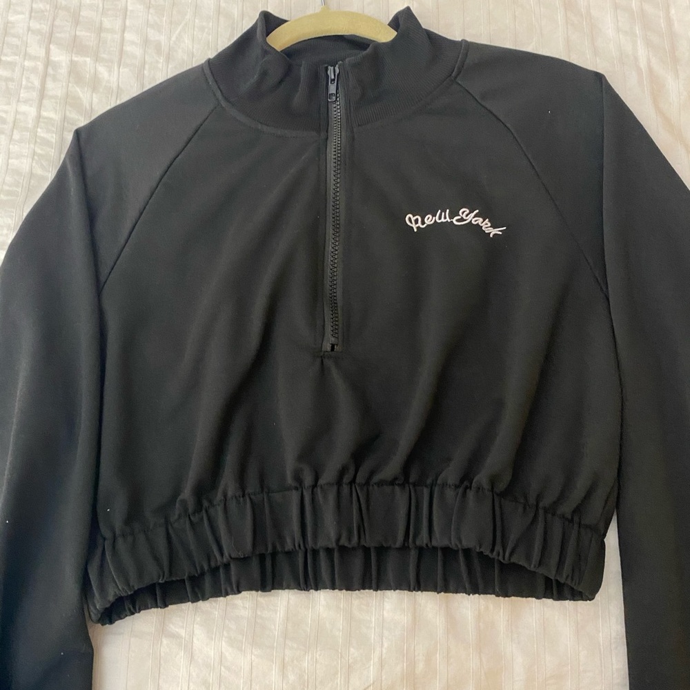Black New York Zip up Cropped Sweatshirt